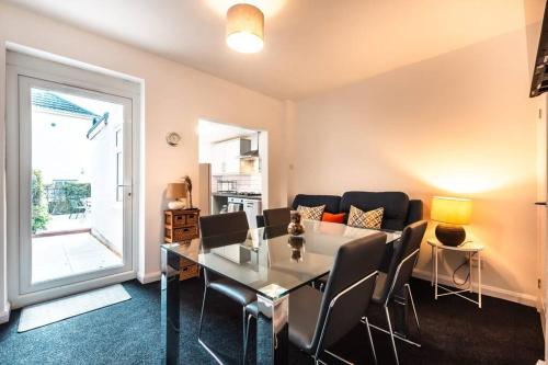 Modern House in Central Southampton with Private Off Road Parking Newly Refurbished Great for Contractors Friends & Families — 4-Star Luxury Hotel in Southampton, United Kingdom