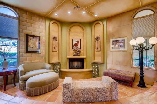 Villa Gordal Enormous Villa in Las Vegas with 39 Sleeps