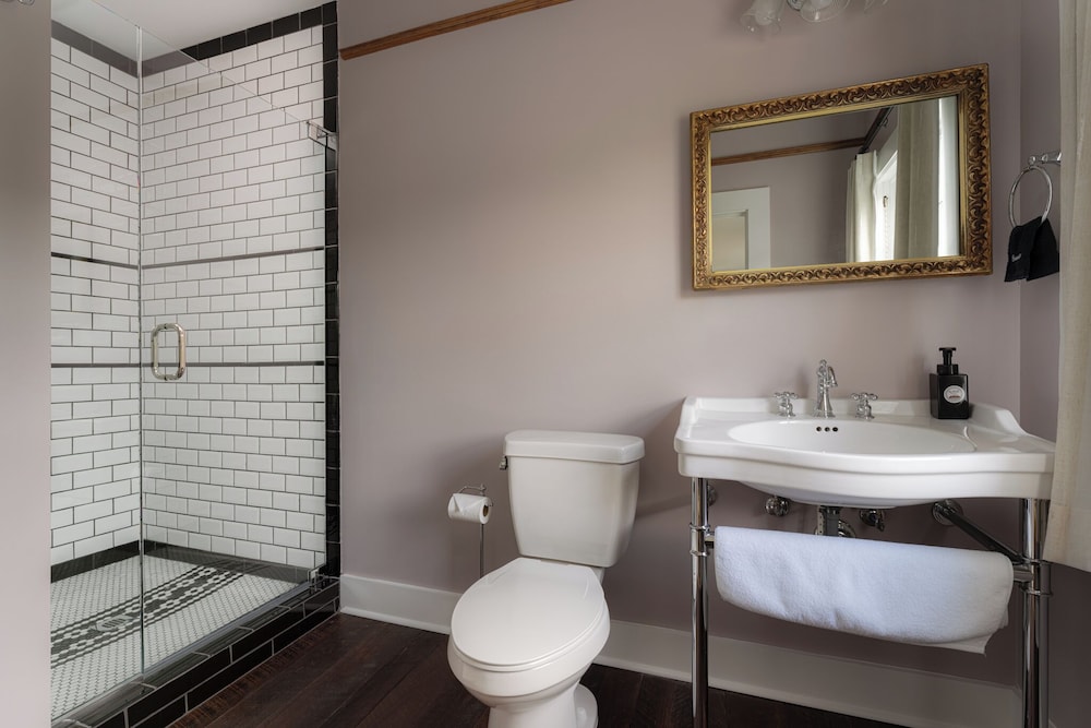 The NuWray Hotel & Carriage House - photo 66