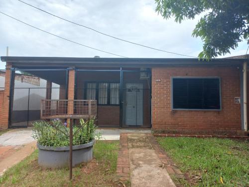 Casa cerca del centro con cochera — 4-Star Luxury Hotel in Posadas, Argentina