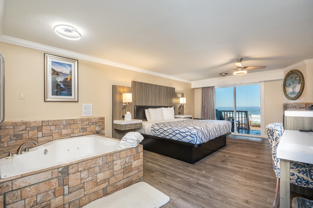 Sailor Jack's Oceanfront Inn - photo 7