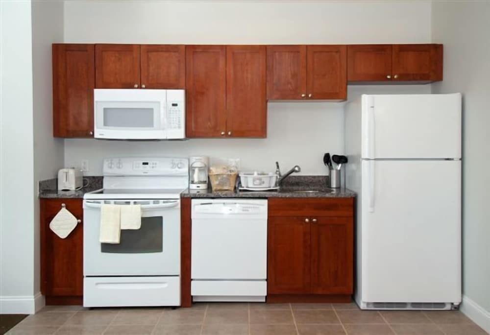 Crescent Suites Hotel - photo 21