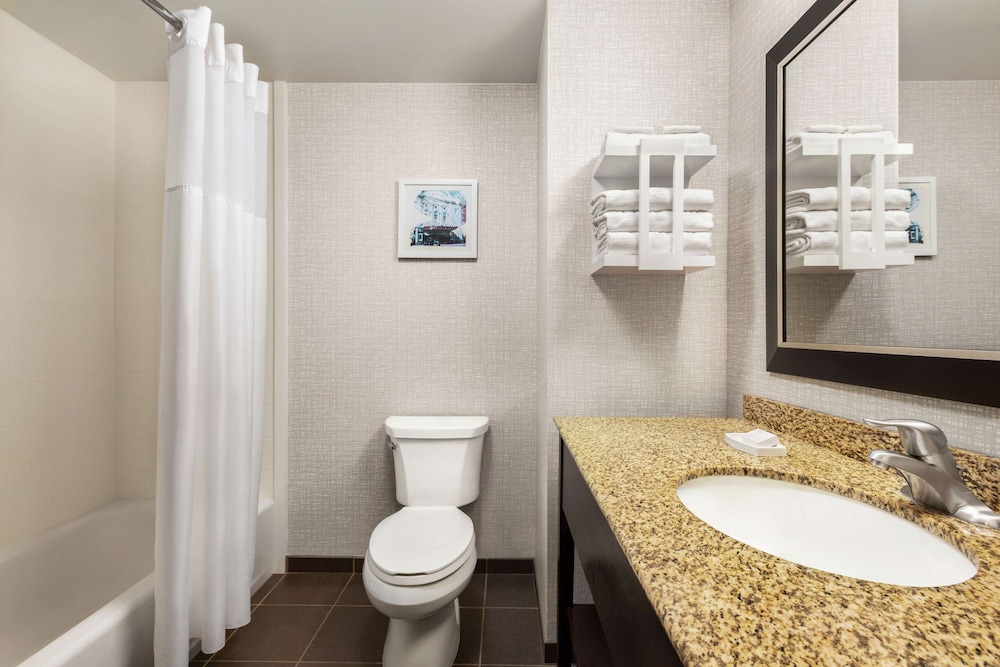 Hampton Inn & Suites York South - photo 25
