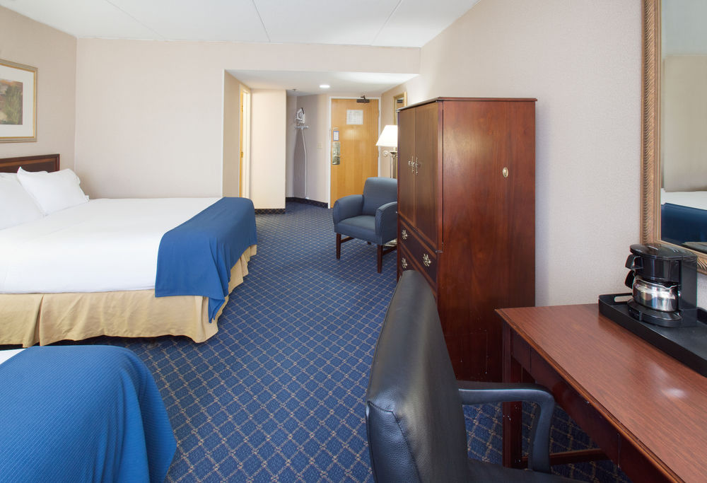 Holiday Inn Express At Drake University - photo 8