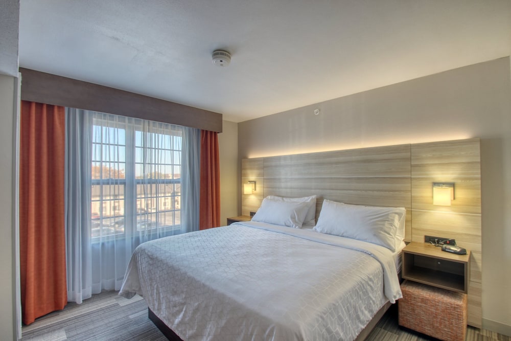 Holiday Inn Express Hotel & Suites Milwaukee Airport by IHG - photo 18