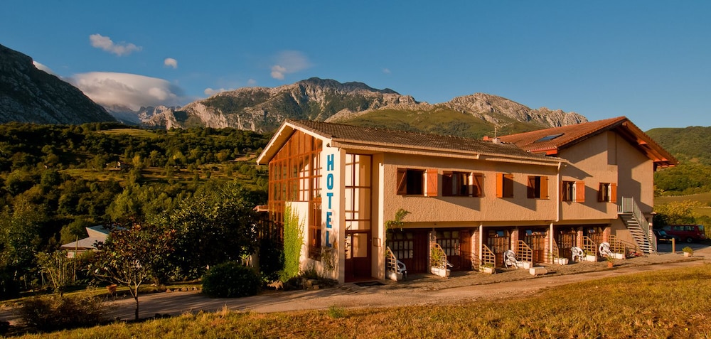 Hotel Torrecerredo — Carrena