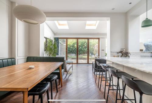 Veeve Traditional 5 Bed House Orlando Road Clapham — 4-Star Luxury Hotel in London, United Kingdom
