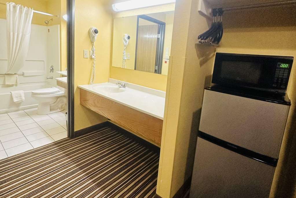 Super 8 by Wyndham Warrenton - photo 23