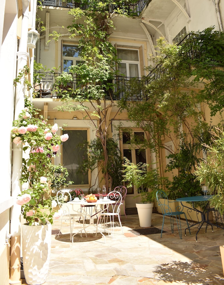 Hotel Henri IV - carbon neutral hotel in Tarbes