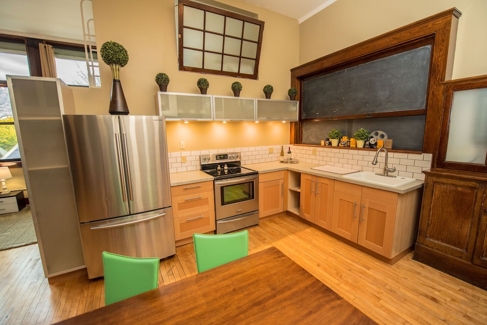 School 31 Lofts at Colors Studios - photo 34