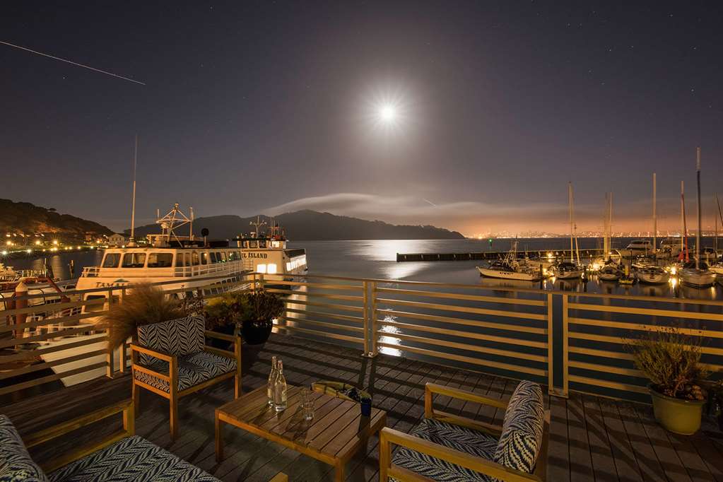 Waters Edge Hotel - featured photo