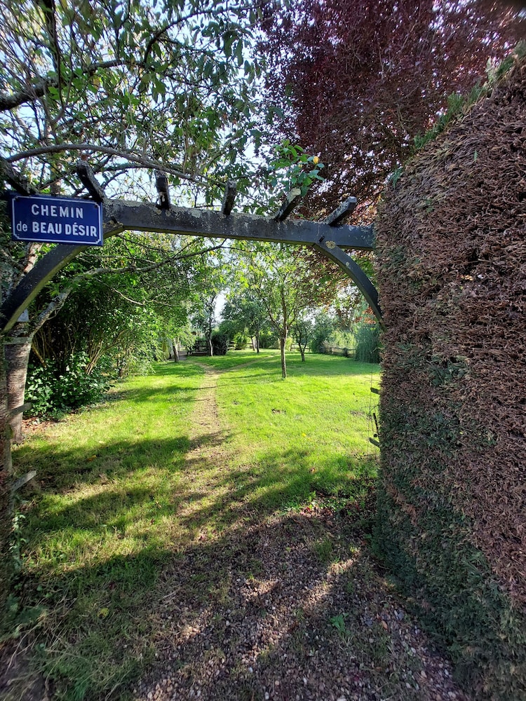 Les Roulottes de la Brauderie — hotel in Chateauneuf-Sur-Sarthe