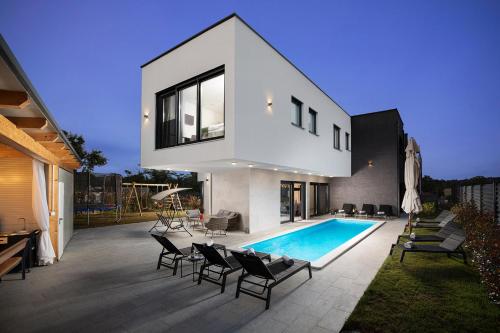 Villa Tiki — 4-Star Luxury Hotel in Medulin, Croatia