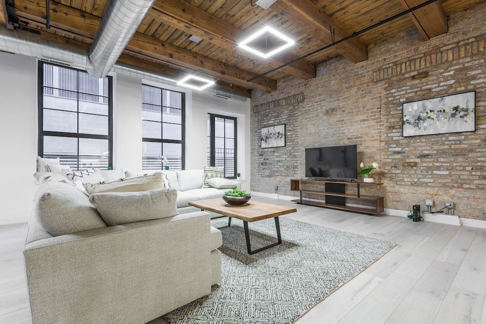 3 BDR Downtown Luxury Loft spacious Safe & Secure — 4-Star Luxury Hotel in Chicago, United States