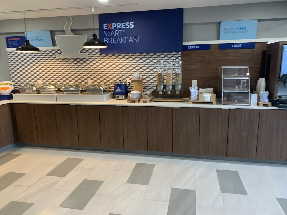Holiday Inn Express & Suites Port Washington by IHG - photo 41