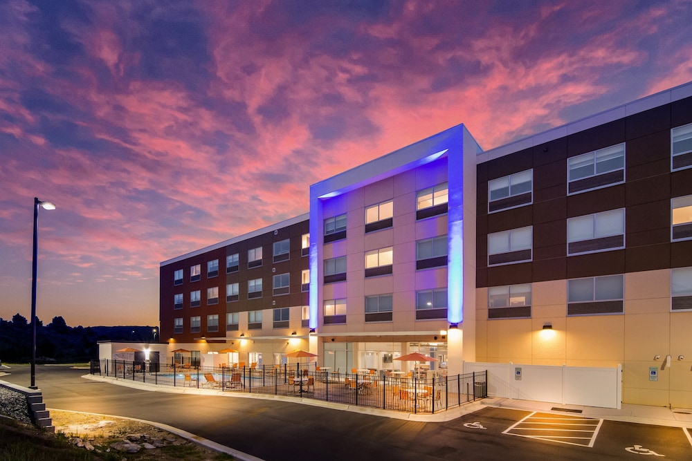 Holiday Inn Express and Suites Asheboro by IHG - photo 52