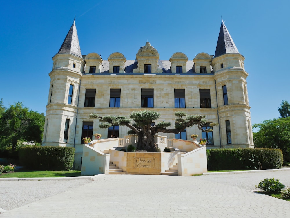 Château Camiac — 4-Star Luxury Hotel in Saint-Quentin-De-Baron, France