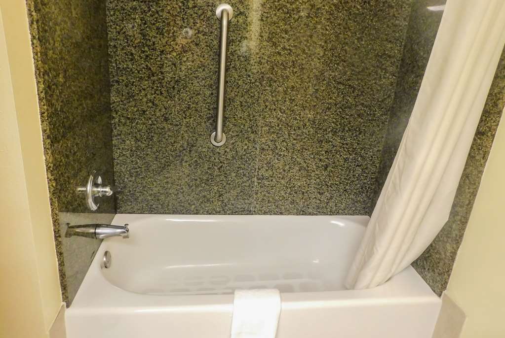 Days Inn & Suites by Wyndham Pocahontas - photo 16