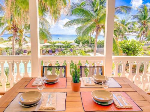 La Belle Bleue direct access to Orient Bay beach swimming pool 2 bedrooms in Unknown City, Saint Martin
