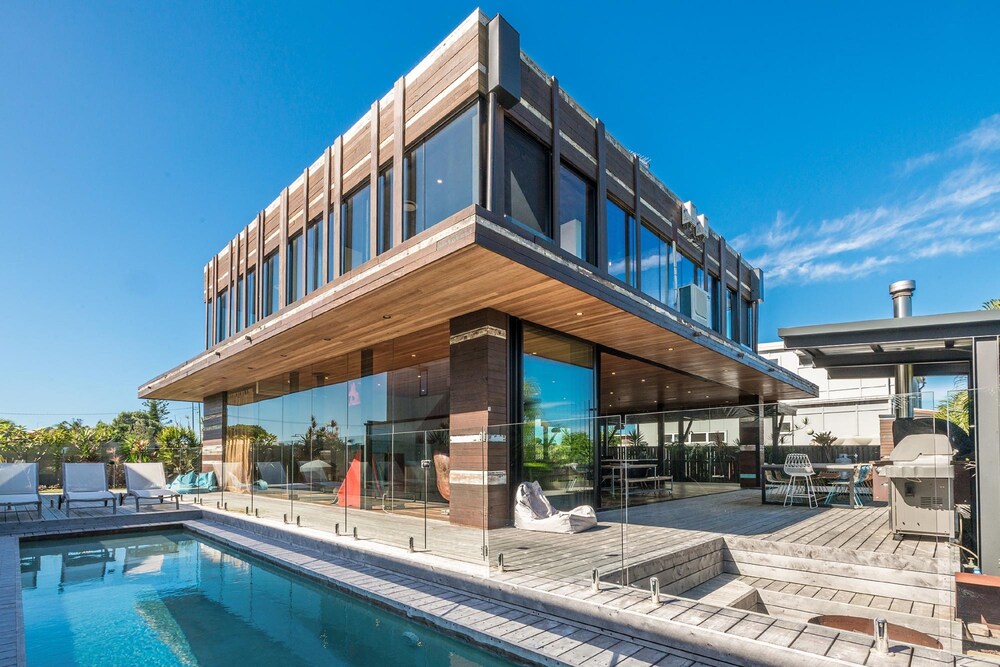 Beach Box — 4-Star Luxury Hotel in Byron Bay, Australia