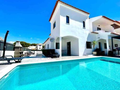 V8 Praia da Falésia Albufeira — hotel in Olhos De Agua