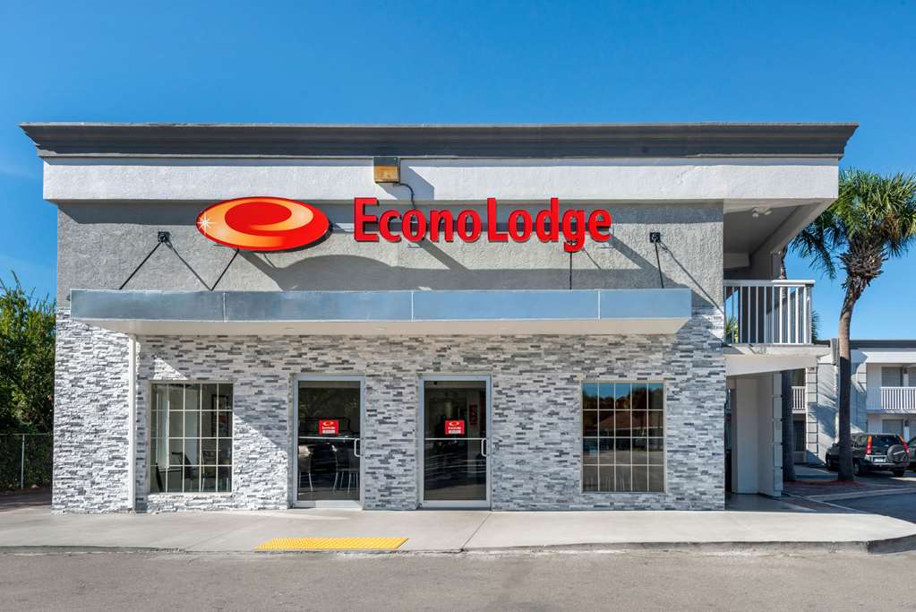 Econo Lodge Airport at RJ Stadium - photo 2