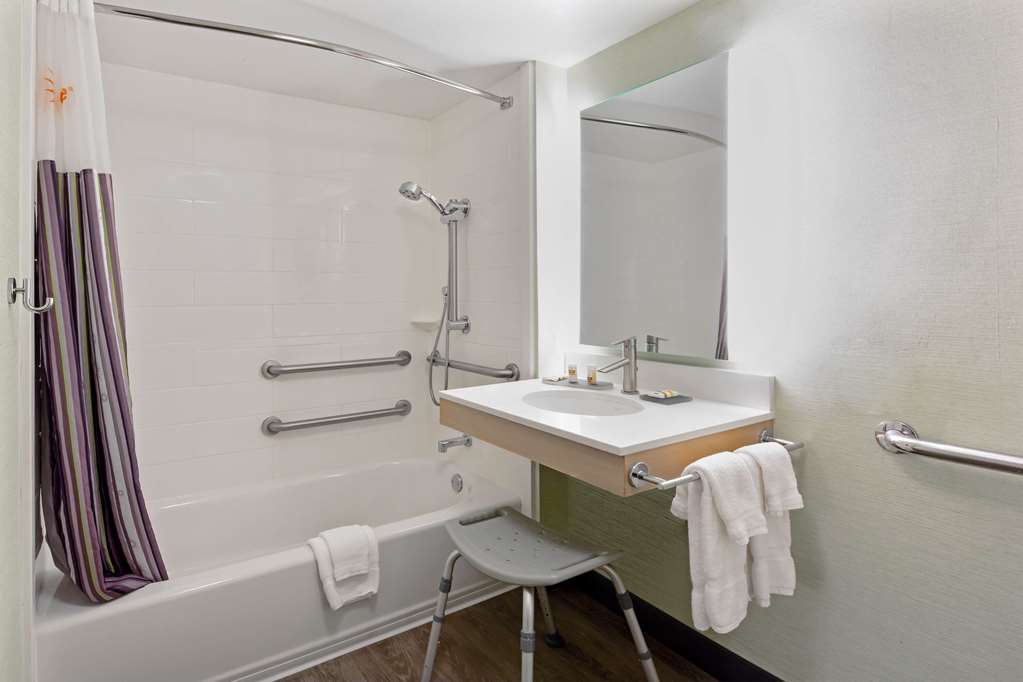 La Quinta Inn & Suites by Wyndham San Francisco Airport N - photo 17