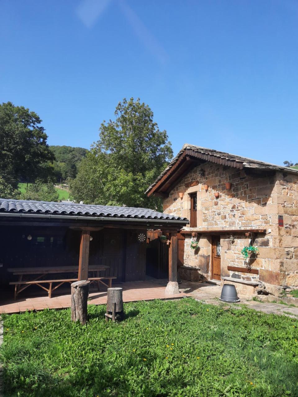 Cabana Pasiega la Quemada pet-friendly hotel San Pedro Del Romeral