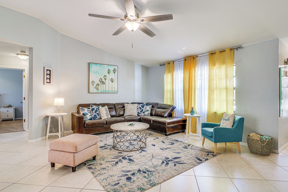 Screened Porch and Heated Pool Cape Coral Home — 4-Star Luxury Hotel in Cape Coral, United States