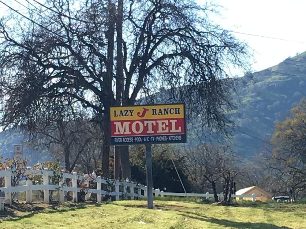 Lazy J Ranch Motel - photo 17