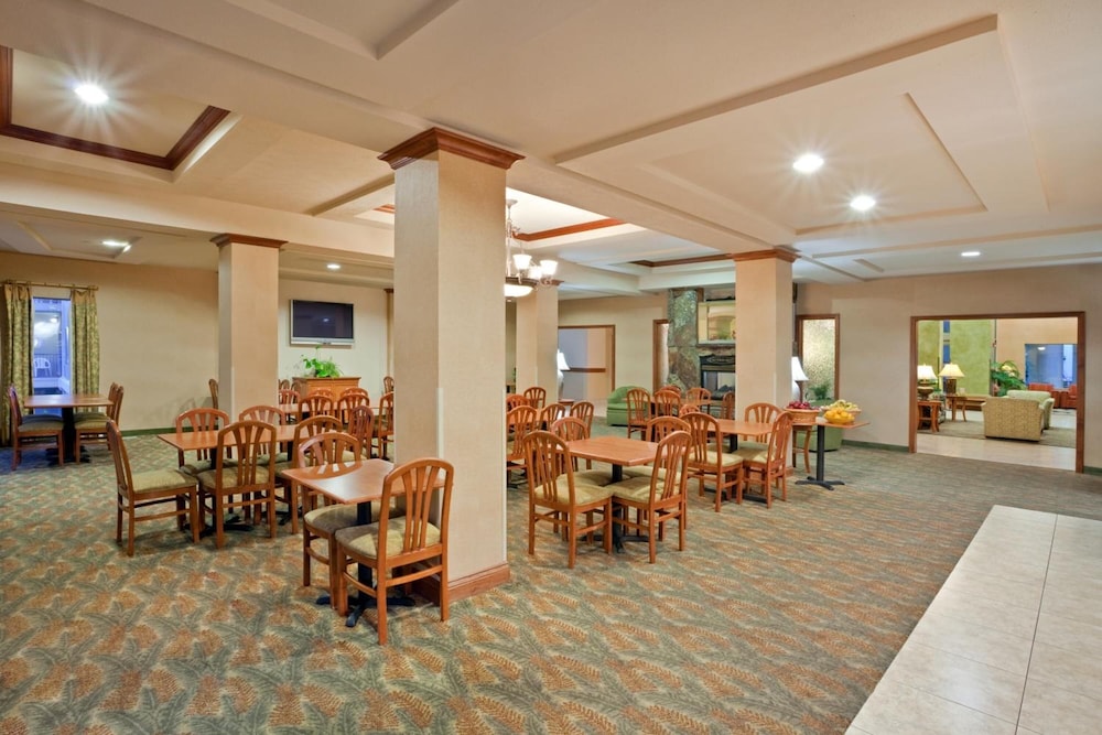 Triple Play Resort Hotel & Suites - photo 44