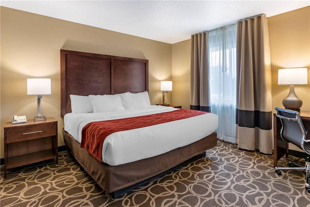 Comfort Inn Dyersville Near Field of Dreams - photo 20