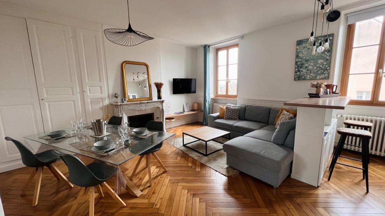 Charmant Appartement Plein Cœur Centre Ville Parking Prive — 4-Star Luxury Hotel in Auxerre, France