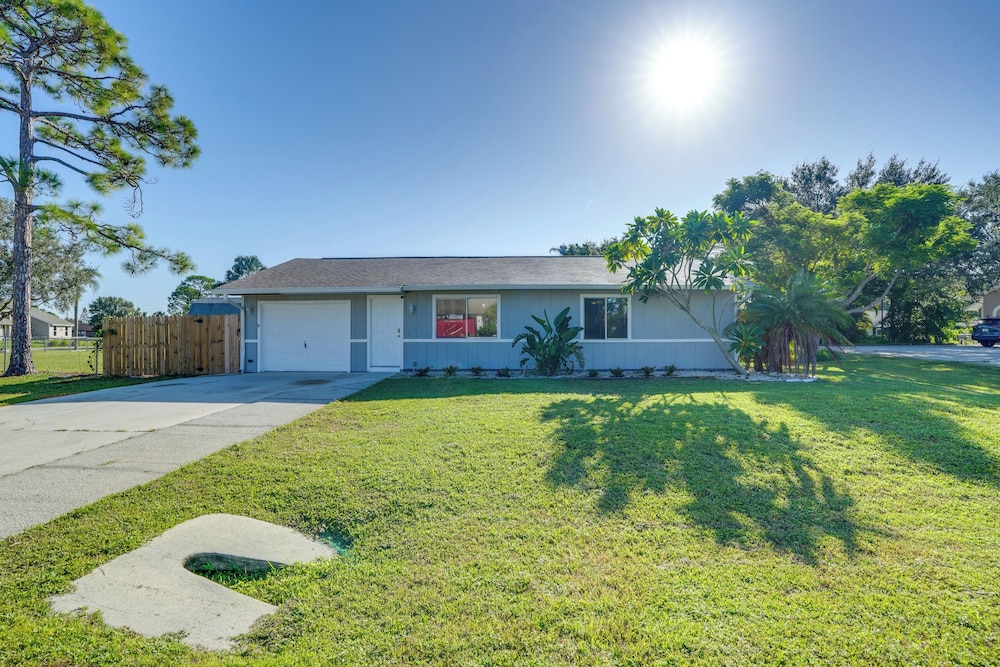 Fort Myers Vacation Home with Patio about 14 Mi to Beach — 4-Star Luxury Hotel in Fort Myers, United States