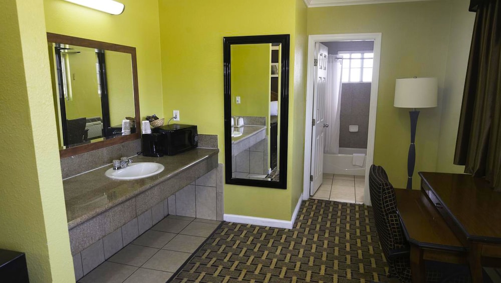 Kings Motel Inglewood - photo 16