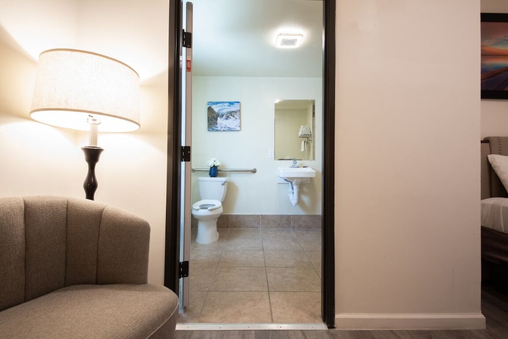 Anchor Pointe Inn - photo 41