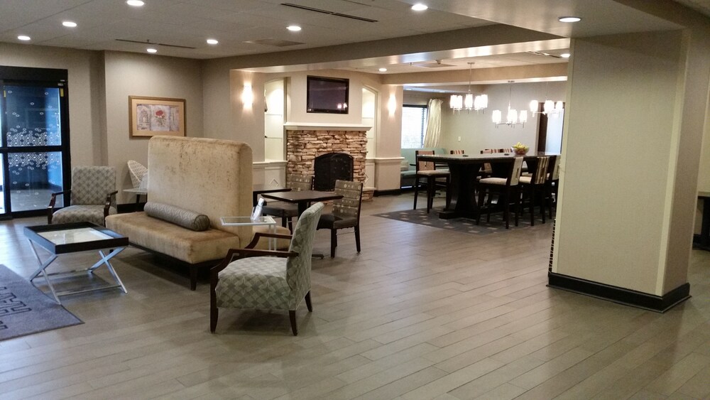 Hampton Inn Cortland - photo 9