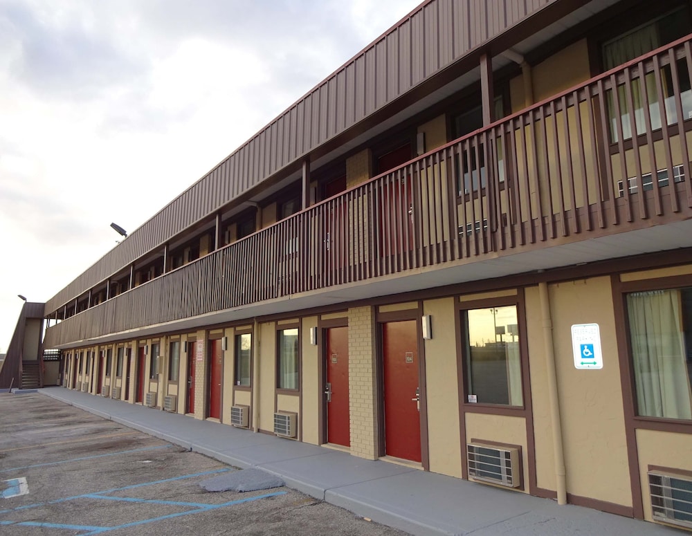 Red Roof Inn Indianapolis Castleton - photo 22