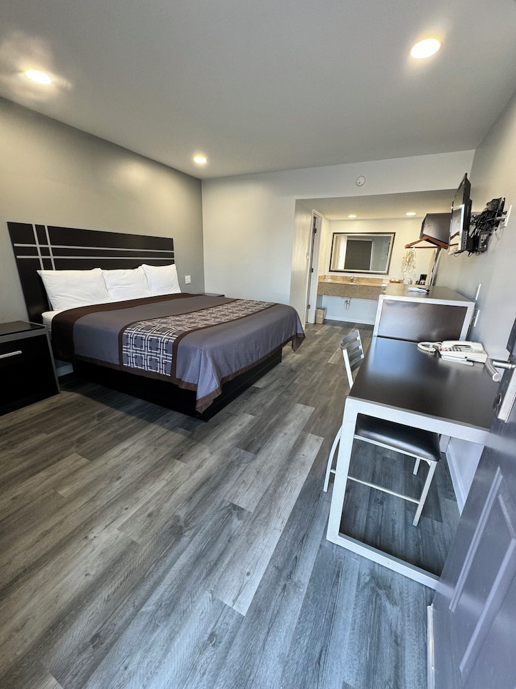 Continental Inn & Suites Nacogdoches TX SFA University Downtown - photo 34