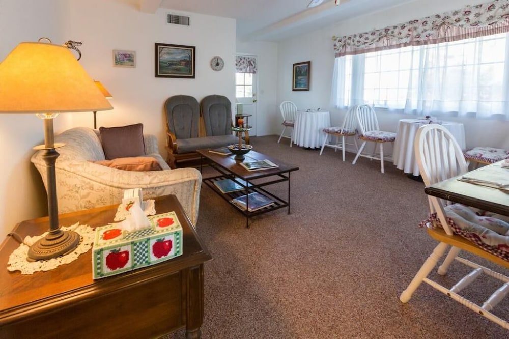 Apple Blossom Inn - photo 44