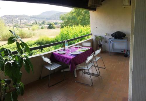 Beau T3 Calme Et Idealement Situe a Hyeres in Hyeres, France