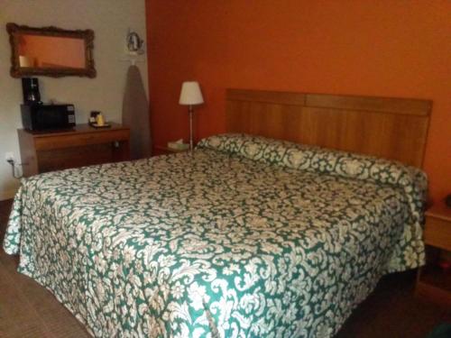 Town House Inn - photo 2