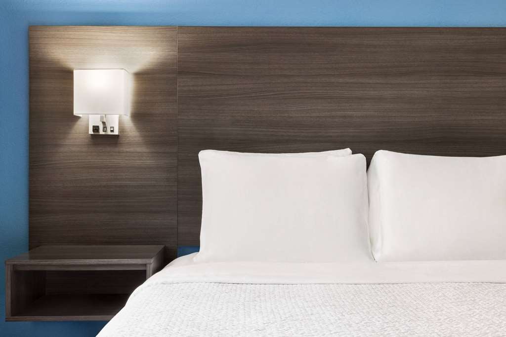 La Quinta Inn by Wyndham San Antonio I 35 N at Toepperwein - photo 16