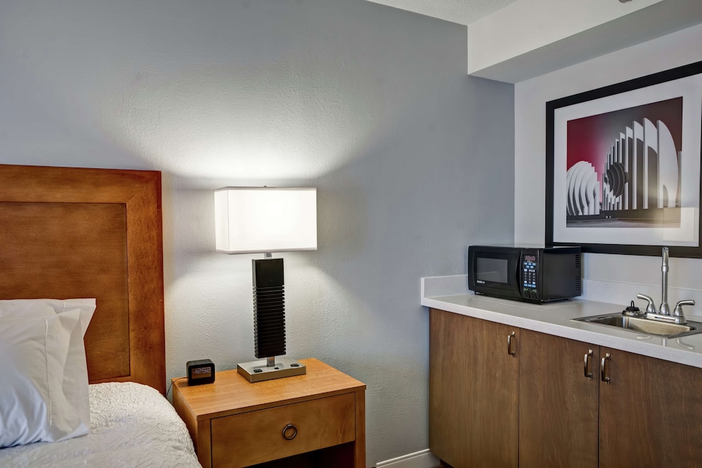 Hampton Inn Norfolk Naval Base - photo 22
