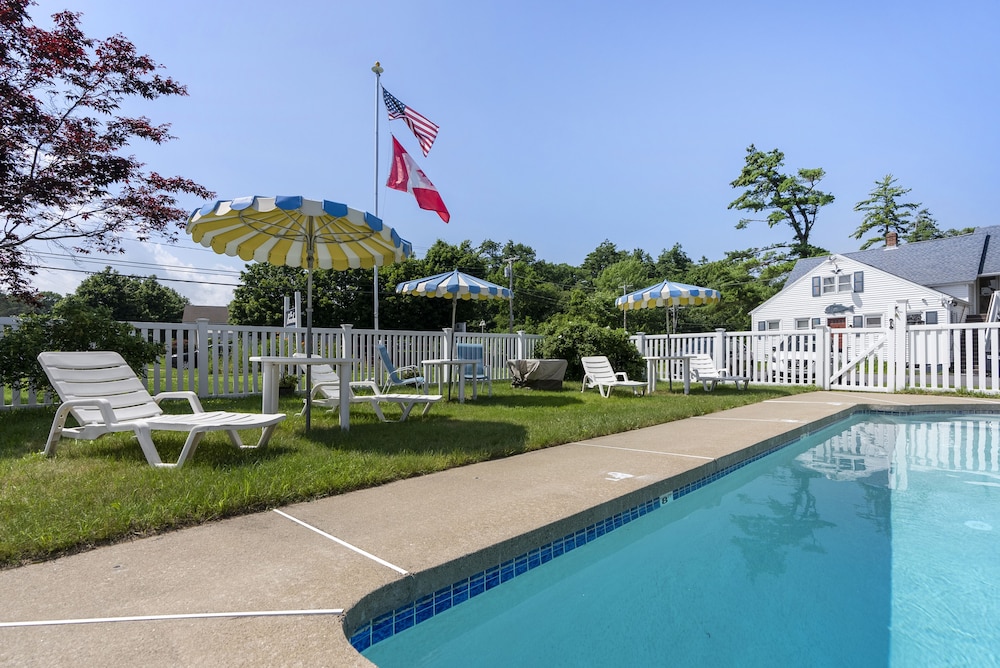 The Beaches Motel & Cottages - photo 49