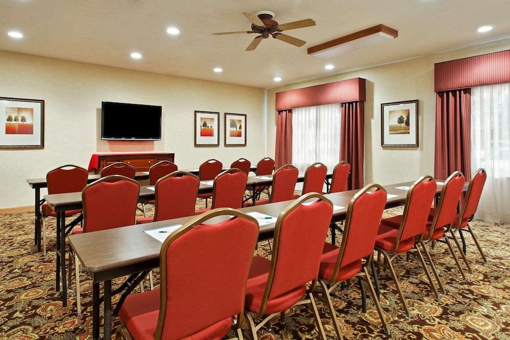 Country Inn & Suites by Radisson Rock Falls IL - photo 14