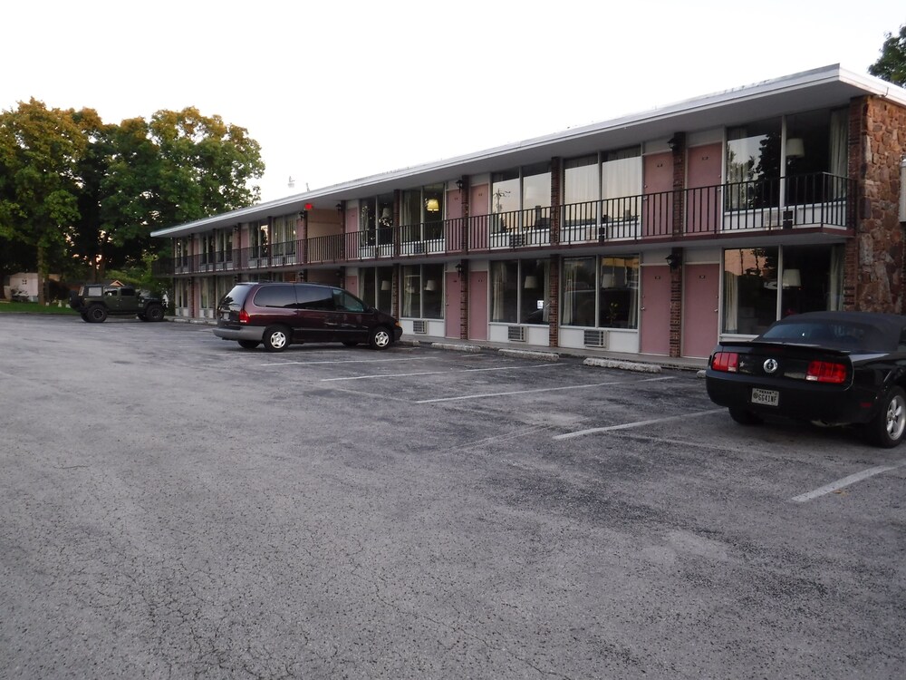 Colonial Mountain Inn - photo 39