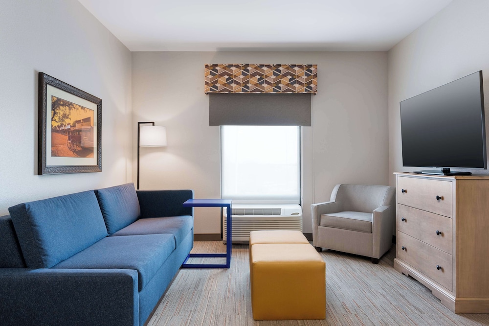 Hampton Inn & Suites Dodge City - photo 23