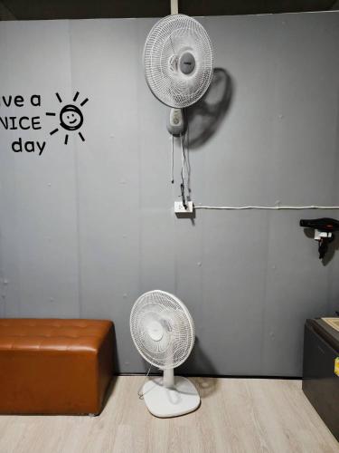 201 Olan Place Homely room Free Wi Fi and Near BTS line