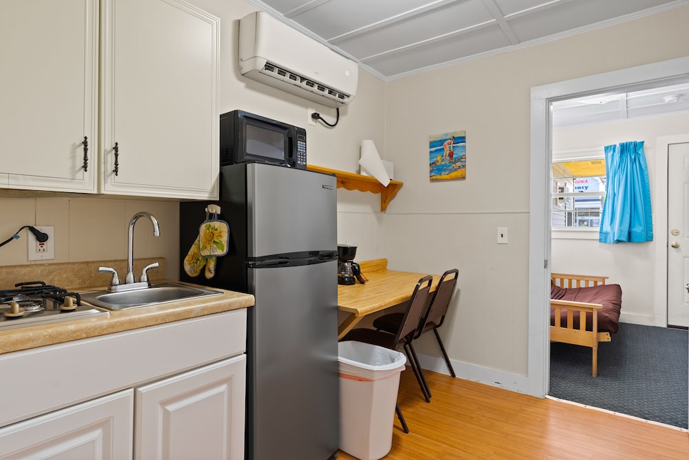 Beach Motel & Suites - photo 22